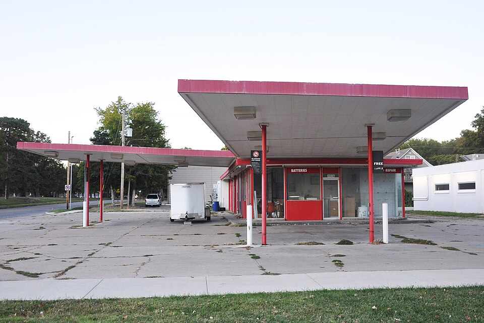 Photograph of Dawson's Conoco Service Station