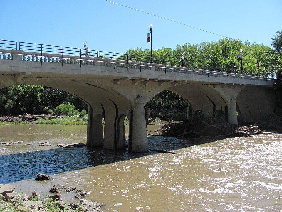 Photograph of Cottonwood River Bridge