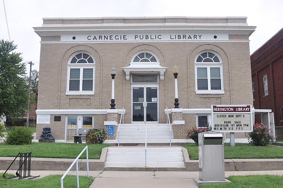Photograph of Herington Public Library