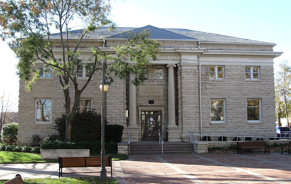 Photograph of Manhattan Carnegie Library Building