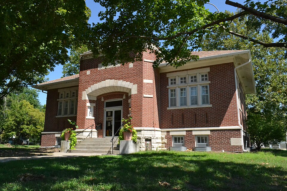 Photograph of Yates Center Carnegie Library