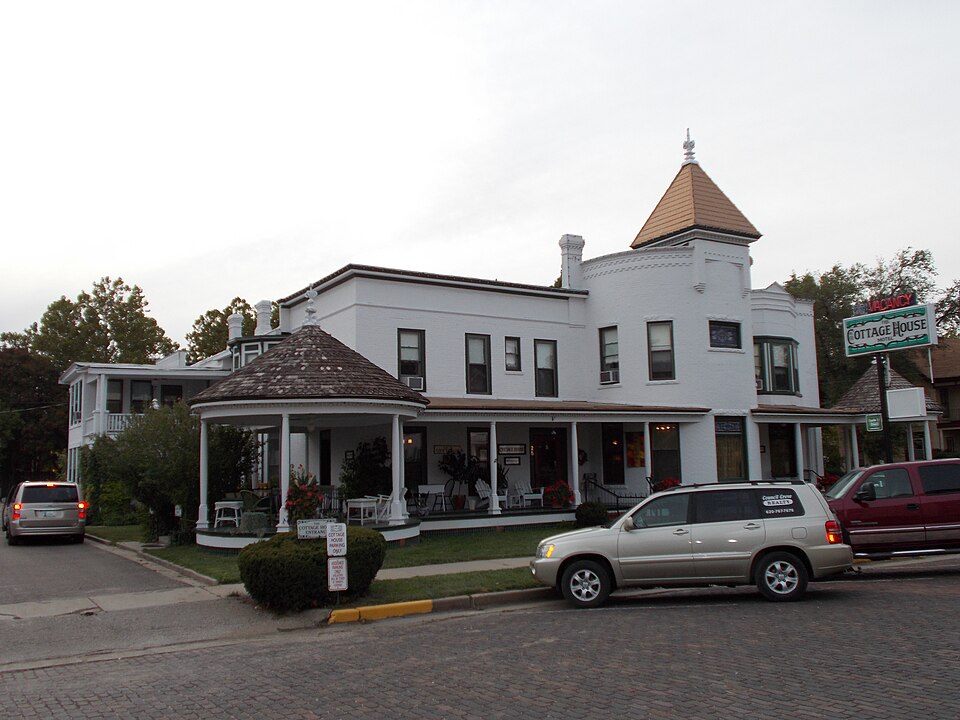 Photograph of Cottage House Hotel