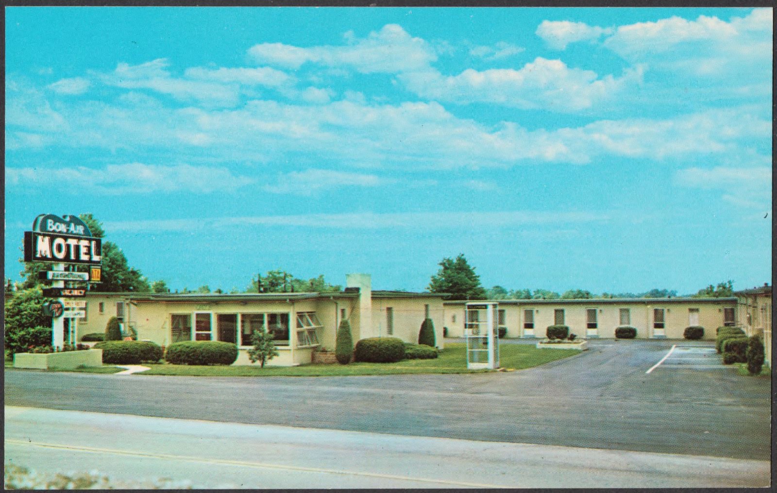 Bon Air Motel 1/2 mile south of Georgetown, Ky. on U.S. Route 25, Boston Public Library - undated
