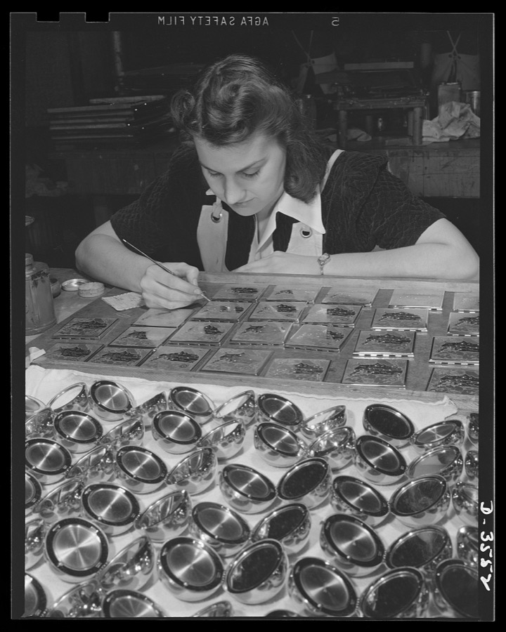 Conversion. Watch cases to war production. The last of the compacts. When the operator has finished decorating the last batch of novelty compacts going through a converted watch case factory, she'll help the plant turn out war essentials. Wadsworth Watch Company, Louisville, Kentucky