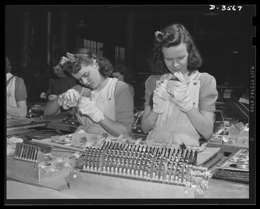 Conversion. Watch cases to war production. They'll be doing war work soon. When the last batch of ladies' compacts is cleaned at a converted Kentucky plant, these girls will use their skill in the prduction of bomb fuse baffles, compass cases and parts for carbine and machine guns. Wadsworth Watch Company, Louisville, Kentucky