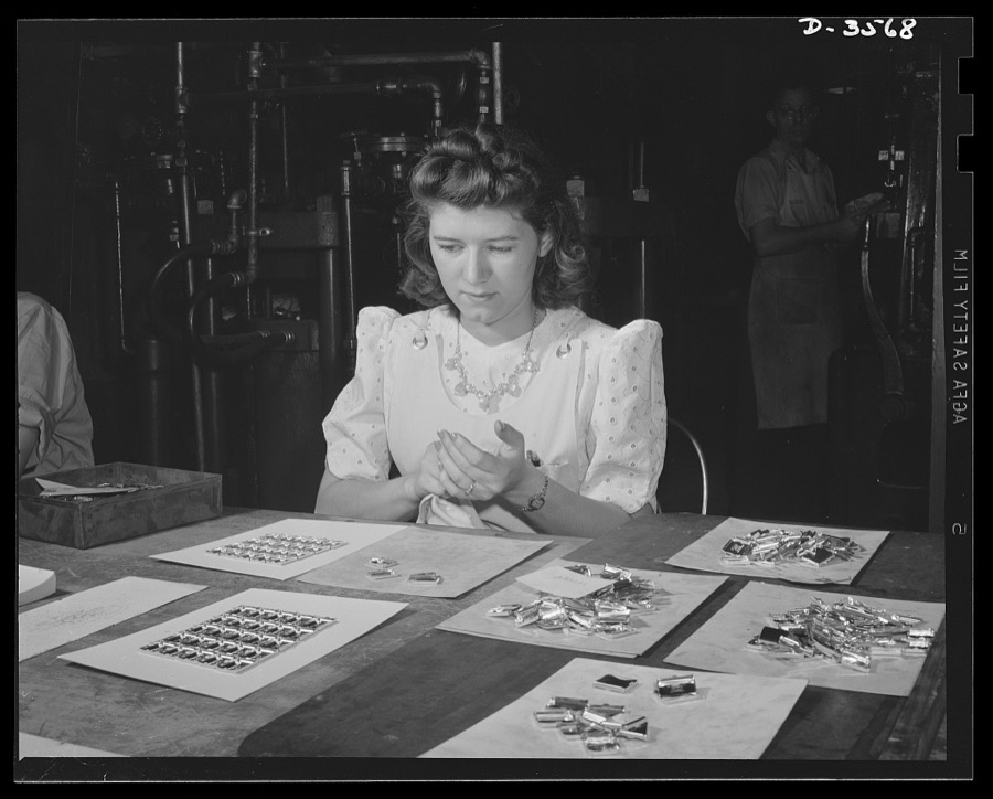 Conversion. Watch cases to war production. Clearing away for war production. The last batch of watch case backs will soon be cleaned and another skilled operator at a large Kentucky plant will work on the production of compass cases, bomb fuse baffles and parts for carbine and machine guns. Wadsworth Watch Company, Louisville, Kentucky