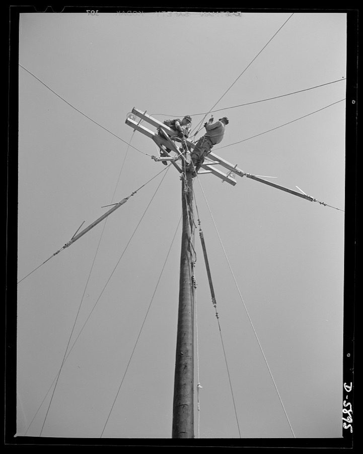 Fort Knox. Electric power line construction. Linemen, the "broadbacks" of the electrical industry, extend a new power line to Fort Knox, Kentucky, where American soldiers are training and hardening for the battles of democracy