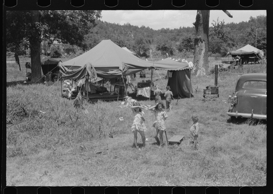 Itinerant repair man with family who goes around to the different farmers to mend their stoves. Near Lawrenceburg, Kentucky