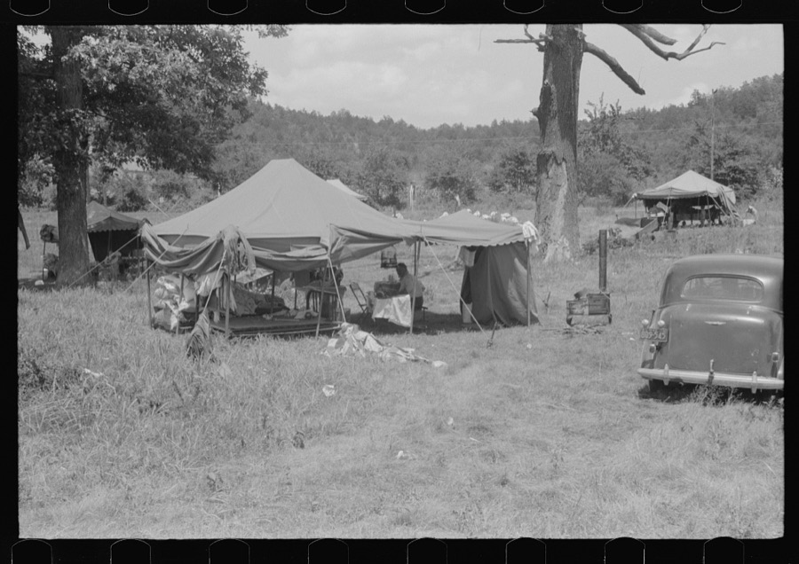 Itinerant repair man with family who goes around to the different farmers to mend their stoves. Near Lawrenceburg, Kentucky