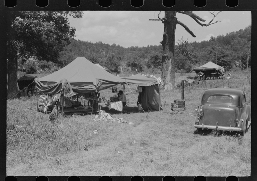 Itinerant repair man with family who goes around to the different farmers to mend their stoves. Near Lawrenceburg, Kentucky
