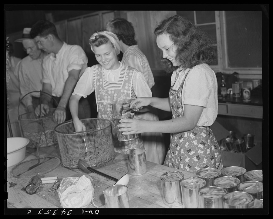 Jeffersontown, Kentucky. The Jefferson County ommunity cannery, started by the WPA (Work Projects Administration), now conducted by the state (?) vocational education department. Women pay three cents each for cans and two cents per can for use of the pressure cooker. Girls canning some of the beans raised in their victory gardens