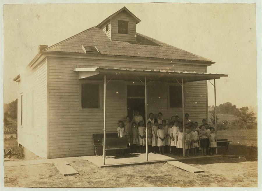 Pruett School which opened September 5th. 61 pupils in District and only 28 present. Expect an enrollment of 50. Only 1 boy of 11; the rest are 9 years and younger. Many out for work.  Location: Henderson County--Hebbardsville [vicinity], Kentucky