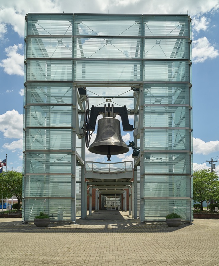 The Newport, Kentucky, World Peace Bell was, for a period of six years from 2000 to 2006, the largest swinging bell in the world