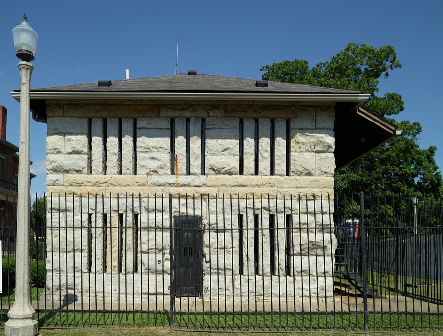 The old stone jail in Carrollton, Kentucky, whose 16-inch llimestone walls were the only insulation for the unfortunate inhabitans (mostly Saturday night drunks, according to one local shirtsleeve historian)