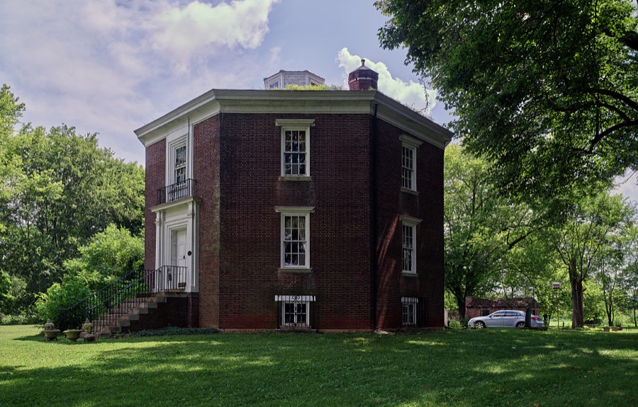 Octagon Hall, an eight-sided antebellum mansion in Franklin, Kentucky, just above the Tennessee border
