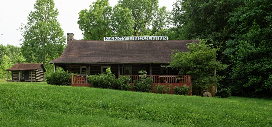 The 1938 Nancy Lincoln Inn and one of its associated tourist cabins at the Abraham Lincoln Birthplace site in Hodgenville, Kentucky