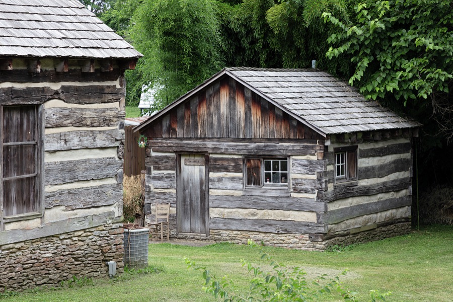 Log cabins in Old Washington, once a stand-alone Kentucky settlement now (as of 2020) incorporated into the Ohio River city of Maysville