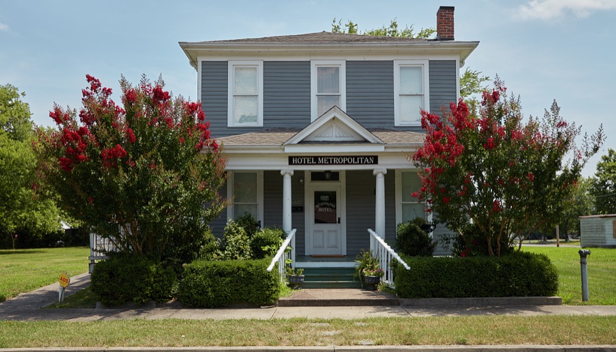 This is the 1809 Hotel Metropolitan in Paducah, Kentucky, that served as a welcome hostel for black visitors to the city before, during, and after the U.S. Civil War, when slavery and then rigid racial segregation prevailed in many parts of the mid-South