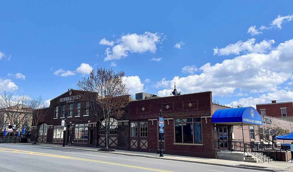 Photograph of Third Street Motor Car Company Building