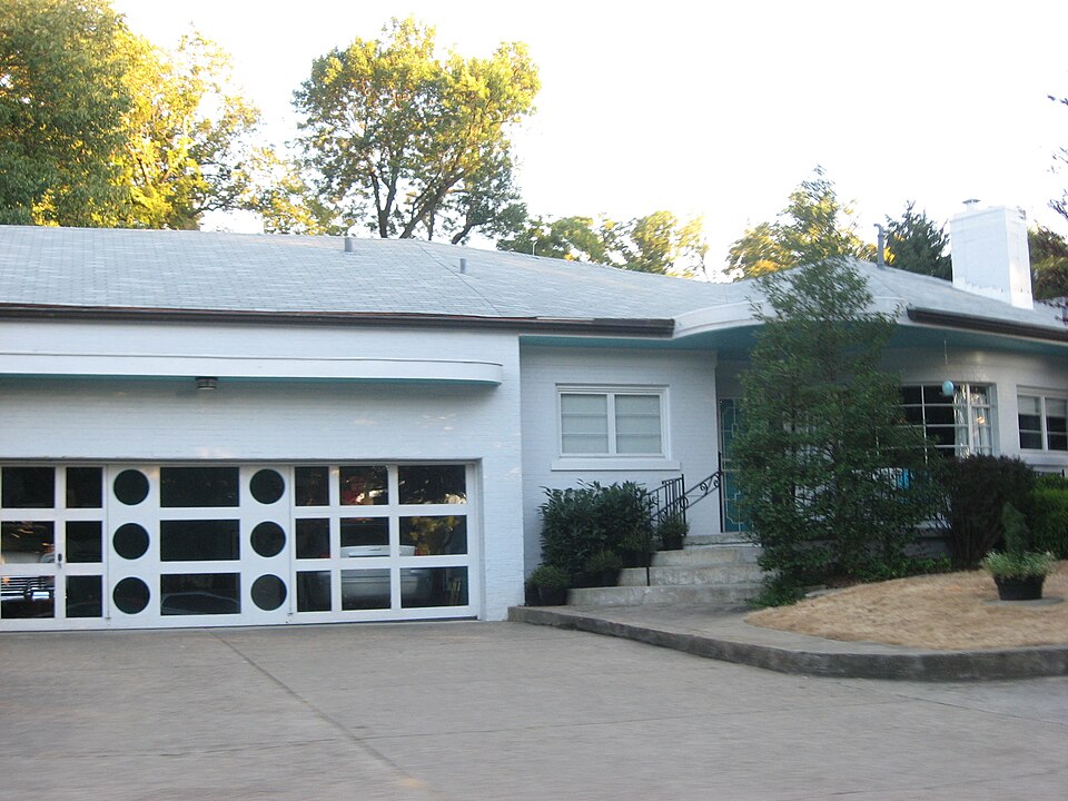 Photograph of Leslie V. Abbott House