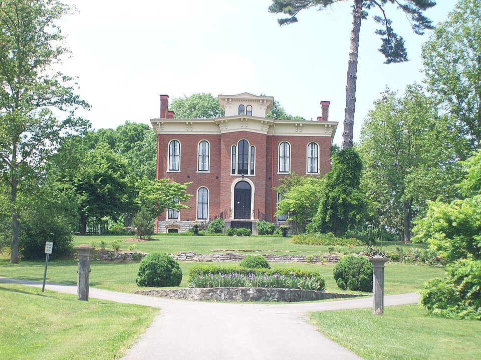Photograph of Riverview at Hobson Grove