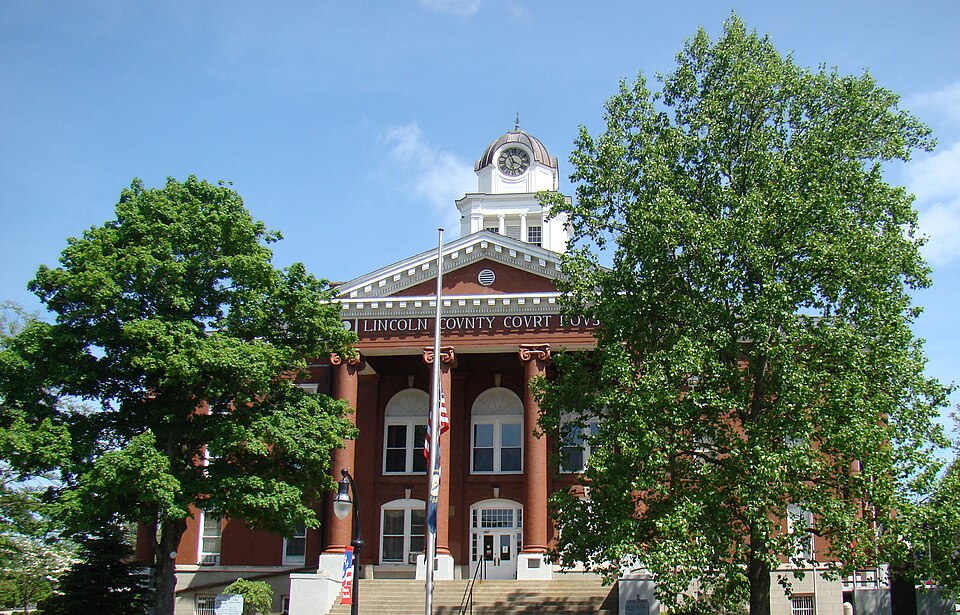 Photograph of Lincoln County Courthouse