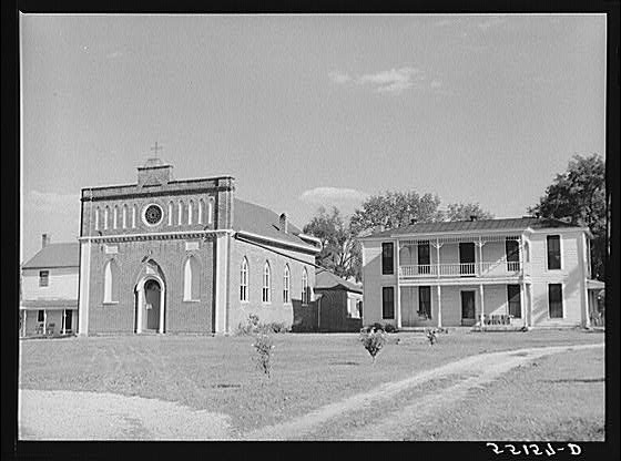 Photograph of St. Thomas Roman Catholic Church and Howard-Flaget House