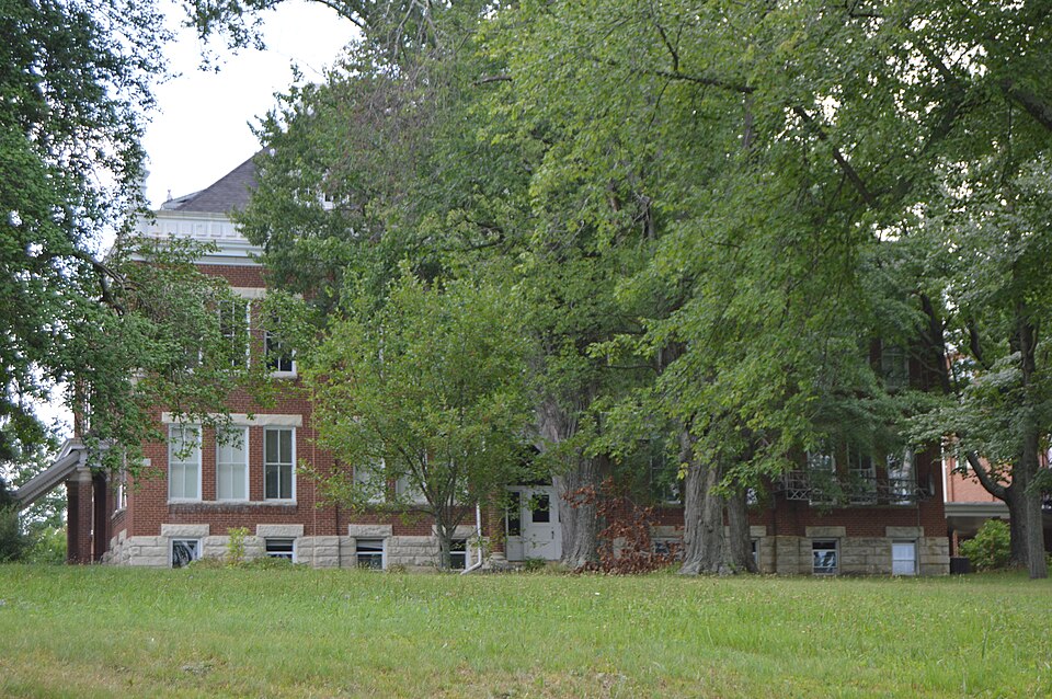 Photograph of Sue Bennett Memorial School Building