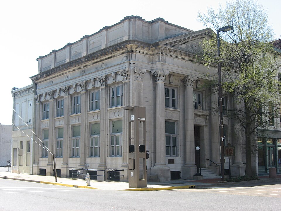 Photograph of People's First National Bank and Trust Company Building