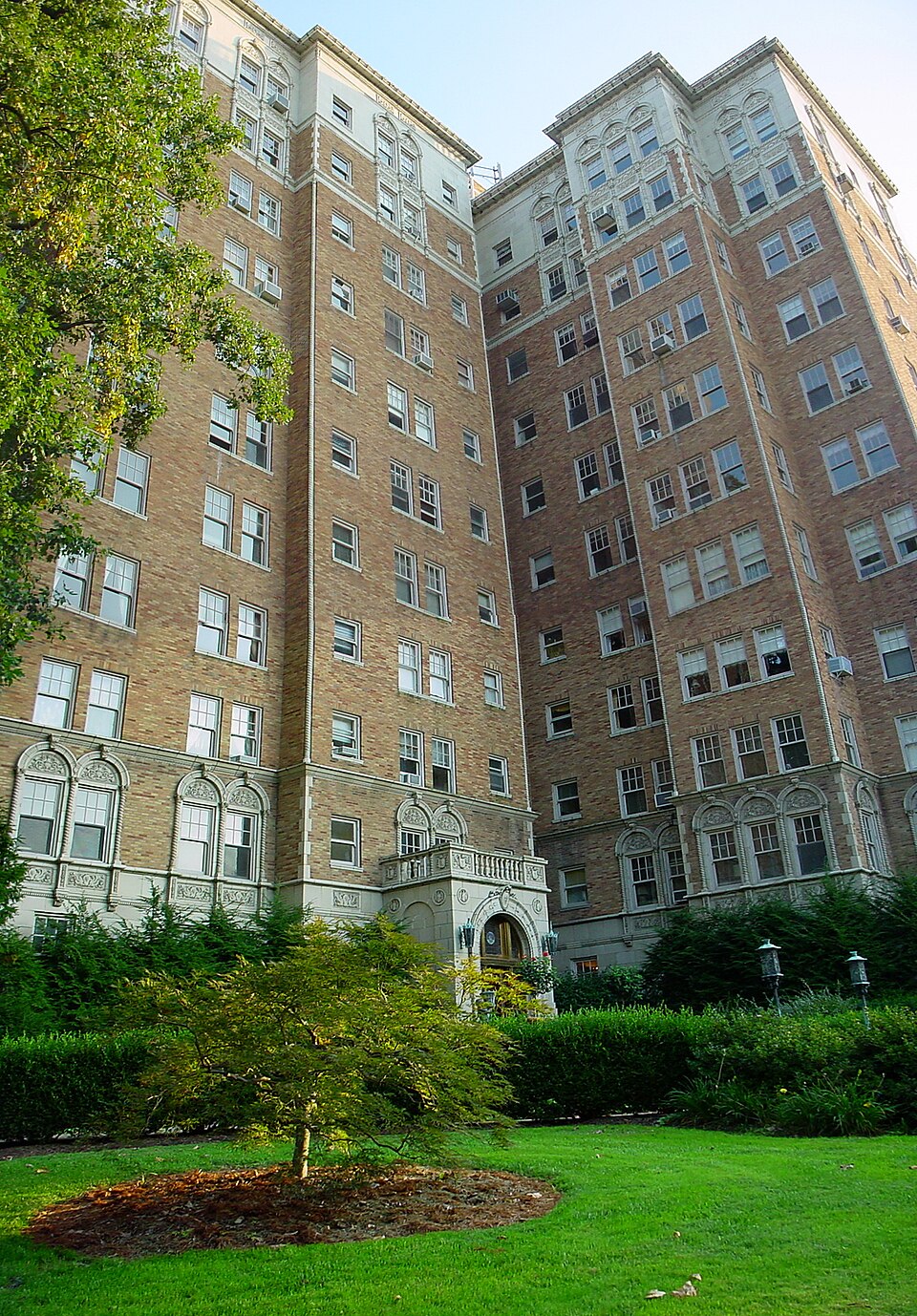 Photograph of Commodore Apartment Building