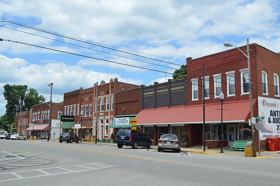 Photograph of Cave City Commercial District