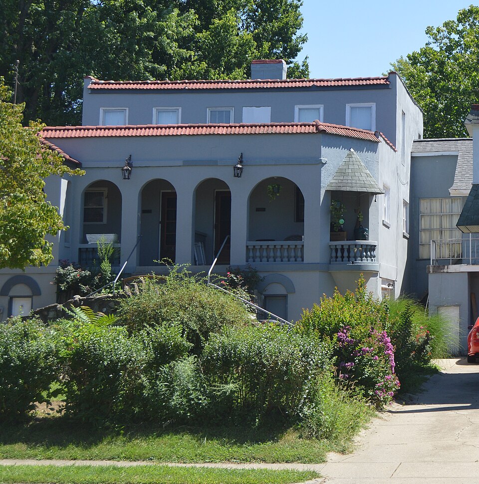 Photograph of House at 855-857 Oak Street
