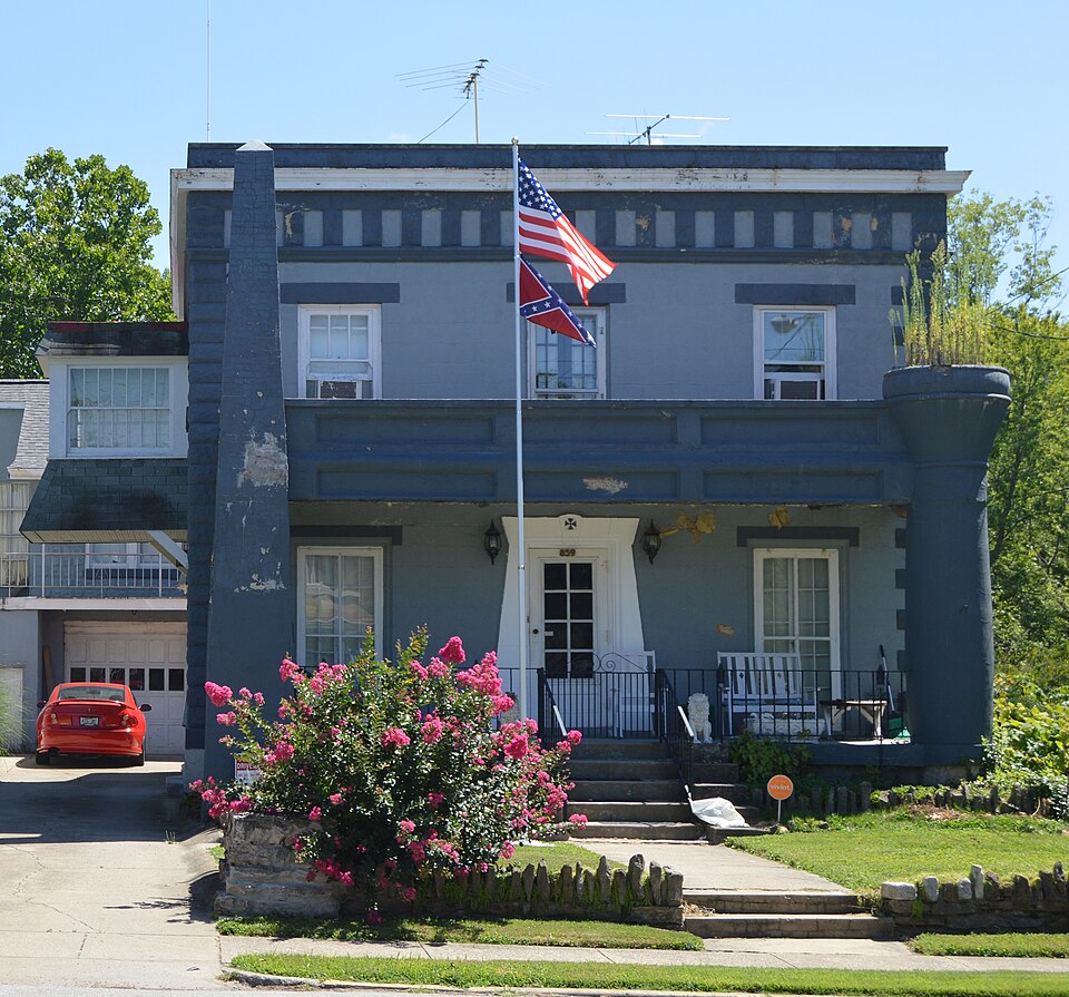 Photograph of House at 859 Oak Street
