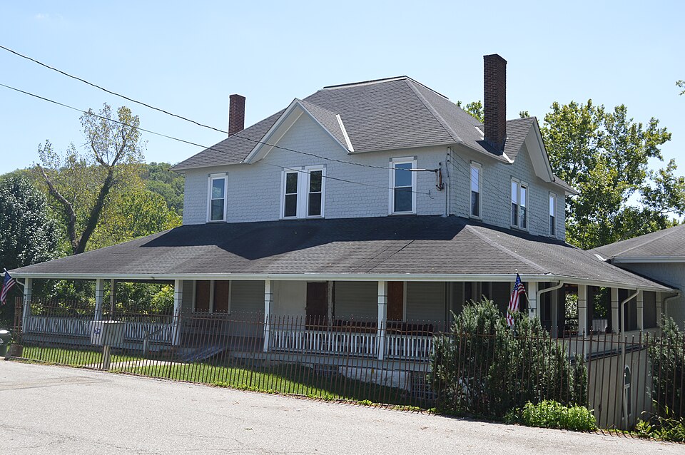 Photograph of Ludlow Lagoon Clubhouse