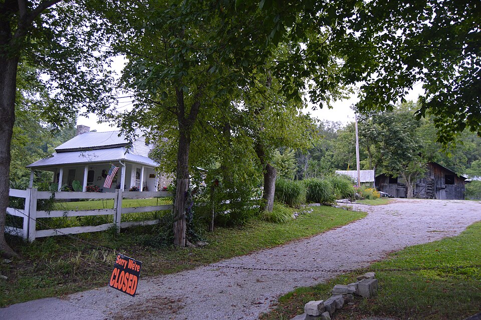 Photograph of Bennett Hiatt Log House