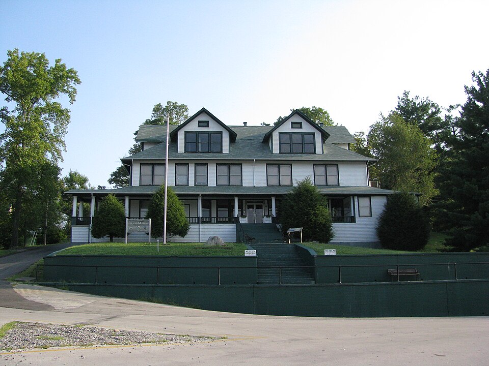 Photograph of Stearns Administrative and Commercial District