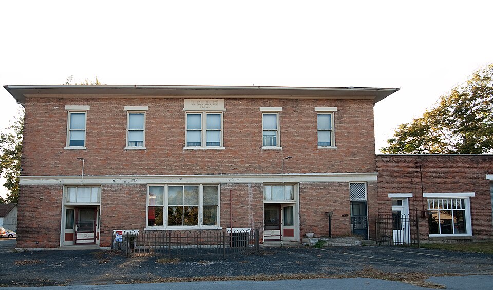 Photograph of Ryle's Super Market and Oddfellows Building