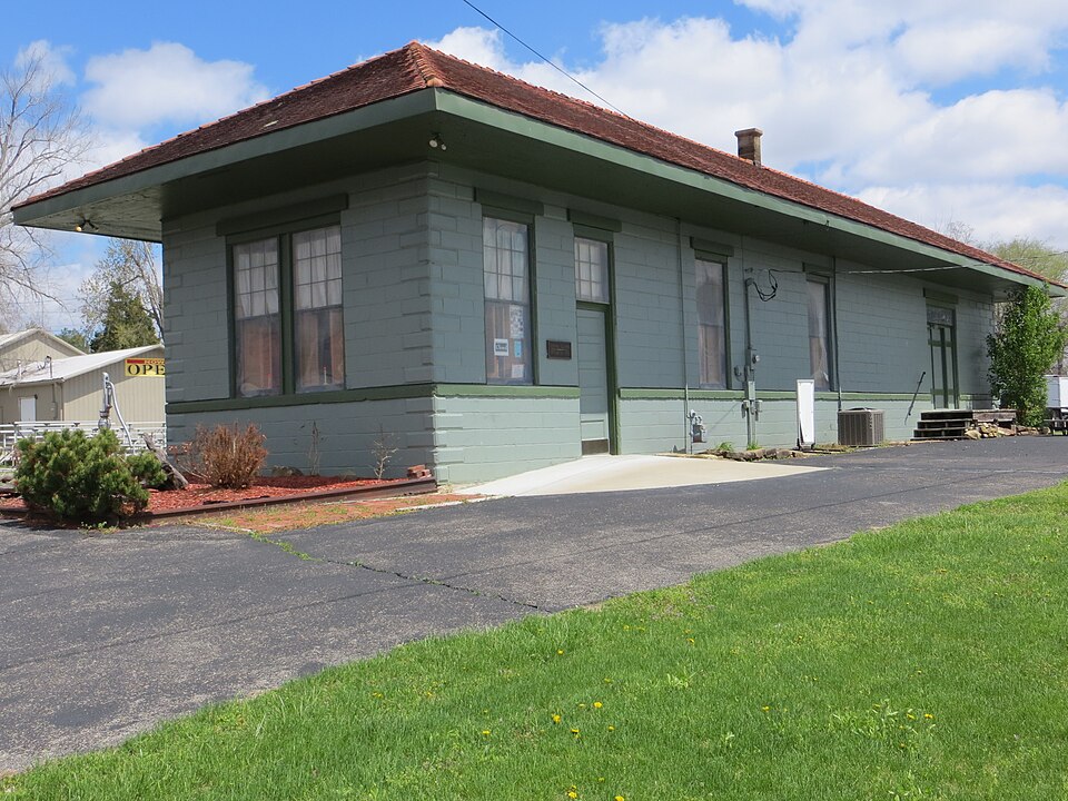 Photograph of Louisville, Henderson, and St. Louis Railroad Depot