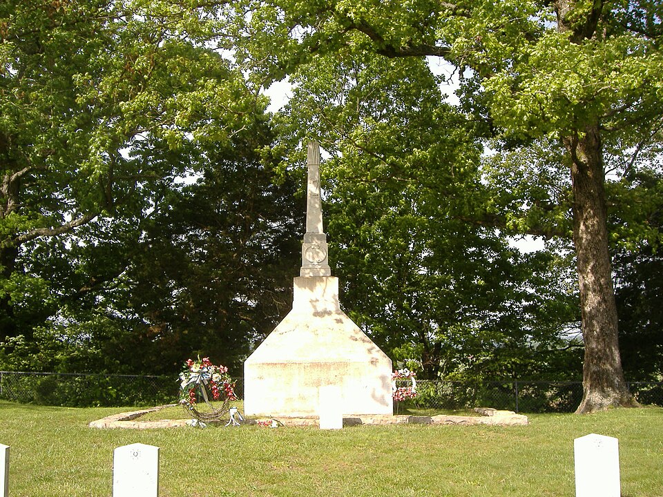 Photograph of Battle of Tebb's Bend Monument