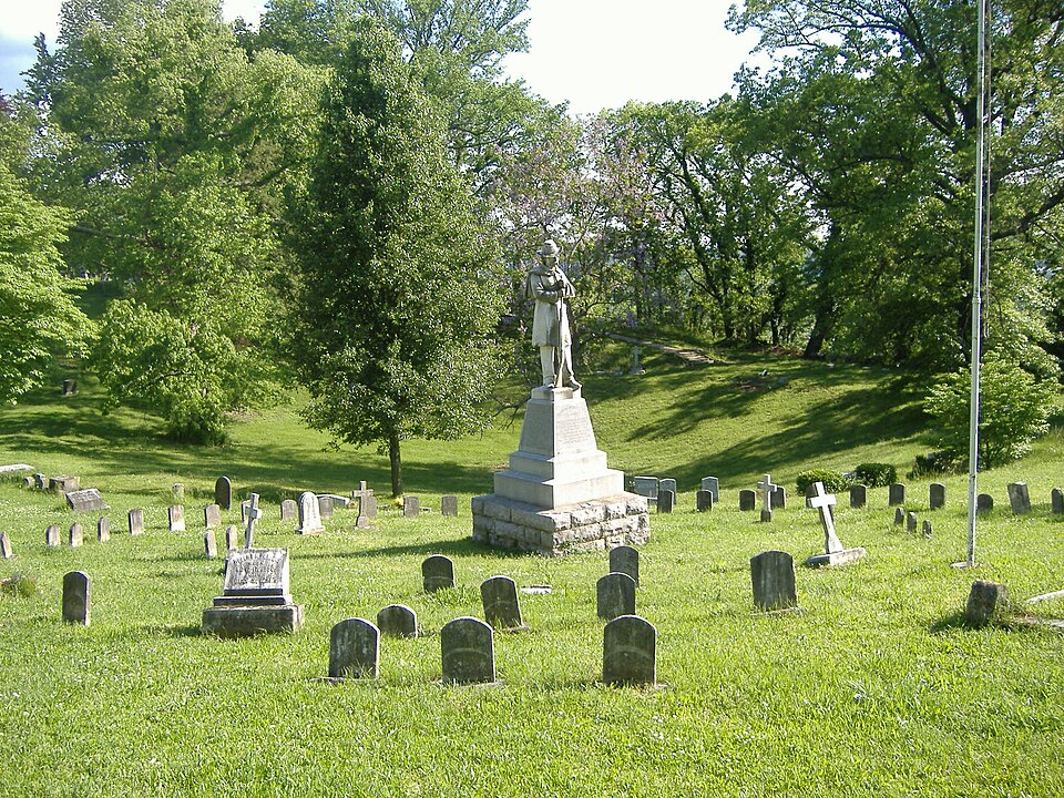 Photograph of Confederate Monument in Frankfort
