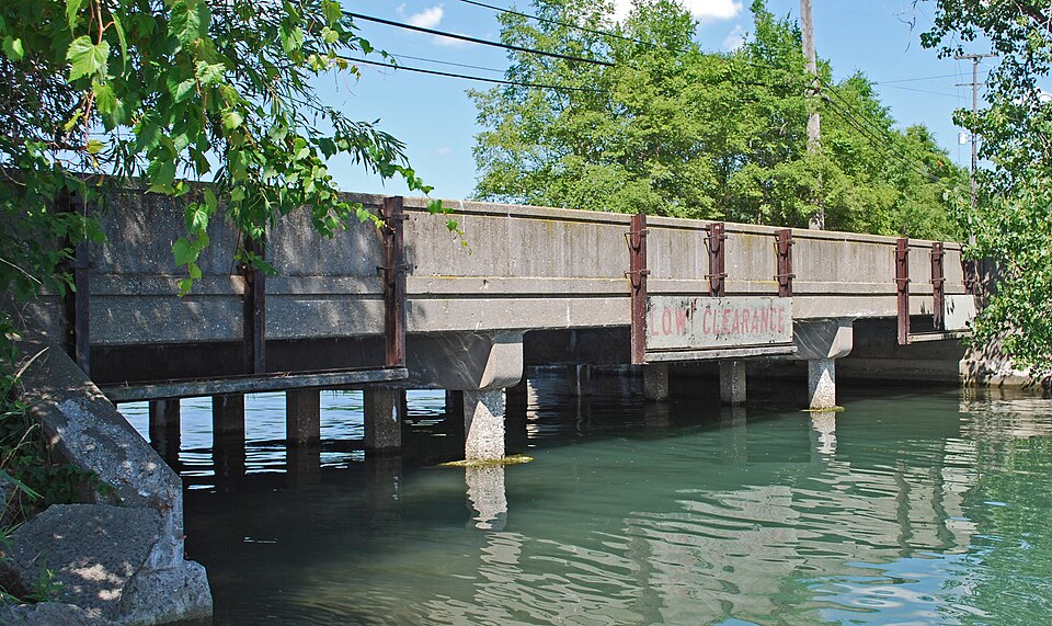 Photograph of East River Road-North Hickory Canal Bridge