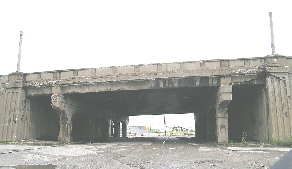 Photograph of Fort Street-Pleasant Street and Norfolk & Western Railroad Viaduct