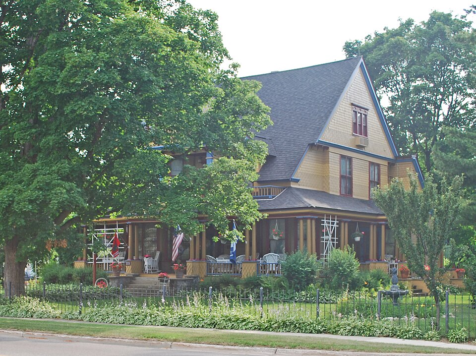 Photograph of Frank A. and Rae E. Harris Kramer House