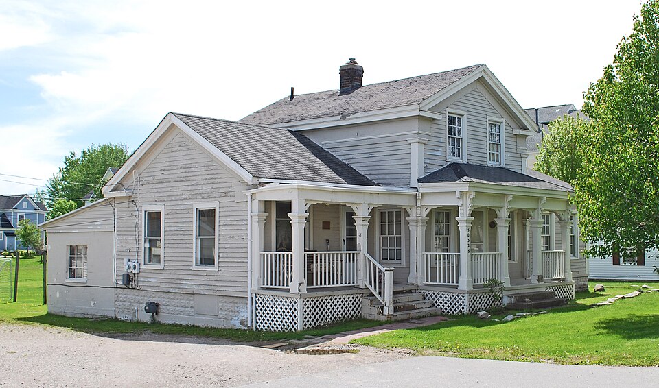Photograph of Thomas and Isabella Moore Clyde House