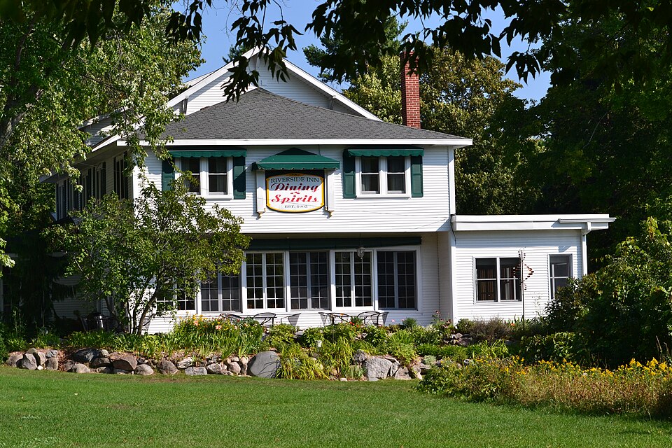Photograph of Riverside Inn