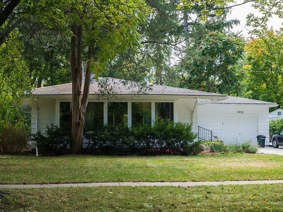 Photograph of Mr. and Mrs Frank Boonstra House