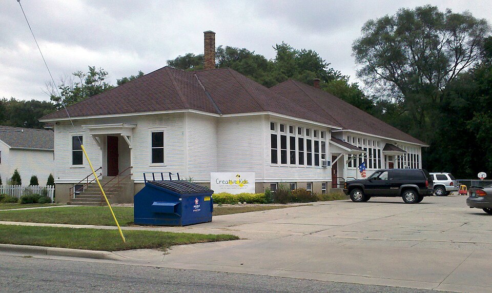 Photograph of Hudsonville Christian School Building