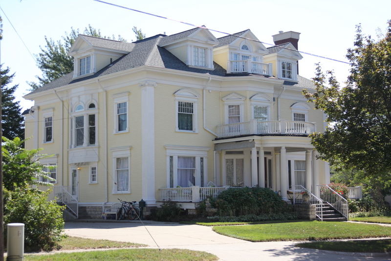 Photograph of Nathaniel and Esther (Savidge) Robbins House