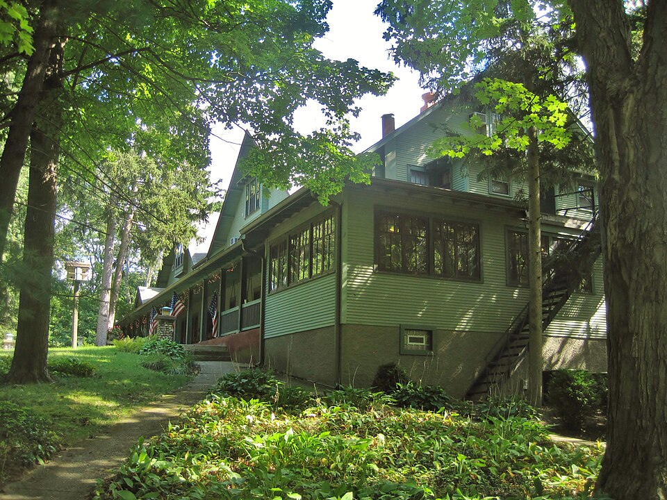 Photograph of Lakeside Inn