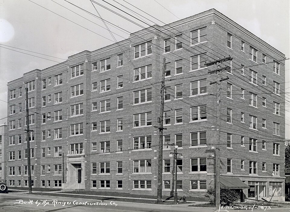 Photograph of Washington Apartments